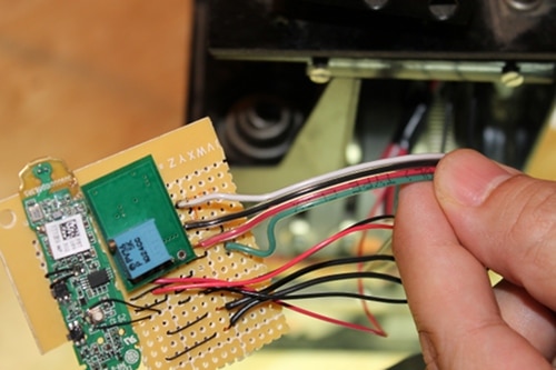 Vintage connecting the speaker cable green to the speaker out terminal on the bluetooth chip.