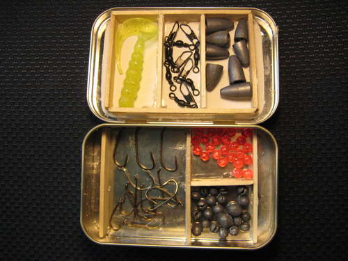 The-Pocket-Tacklebox Altoids tin using for fishing tackle box.